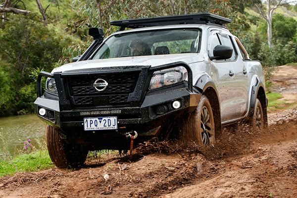 nissan-frontier-navara-np300-2021-frente.jpg