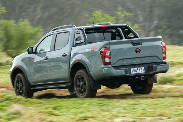 nissan-frontier-navara-np300-2021-trasera.jpg